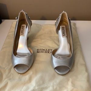 Badgley Mischka silver pep toe wedge heels size 5